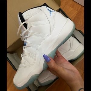 Jordan 11 Retro Legend Blue